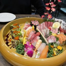 Chef's sushi boat Chef's sushi boat