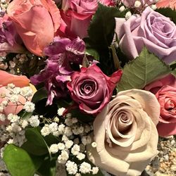 Ellie Flowers and Coffee Shop - Look at this amazing arrangement! So beautiful and they smell amazing. Much love Ellie Flowers. You're the best