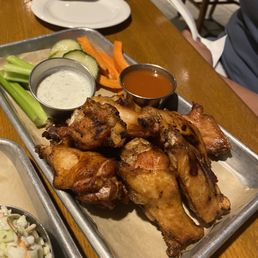 Chicken wings (they tasted smoke) Chicken wings (they tasted smoke)