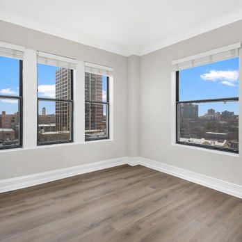 reside ON CLARENDON - Radiant living rooms at Reside on Clarendon: Sunlit havens to relax and cherish everyday moments. #SunshineLiving - Apartments Near Me - Chicago, Illinois reside ON CLARENDON - Radiant living rooms at Reside on Clarendon: Sunlit havens to relax and cherish everyday moments. #SunshineLiving - Apartments Near Me - Chicago, Illinois