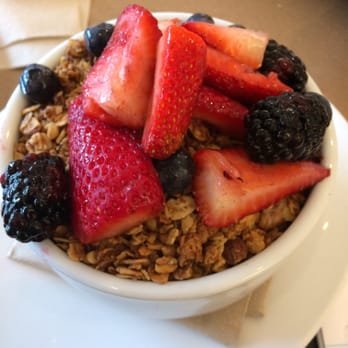 Luna Bakery Cafe - Homemade Granola & Fresh Berries w/ Greek Yogurt - Cafes Near Me - Cleveland, Ohio