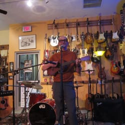 Bernunzio Uptown Music - Oliver Brown & His Fabulous Ukuleles performing @ Bernunzio's Uptown Music during Fringe Fest '12
