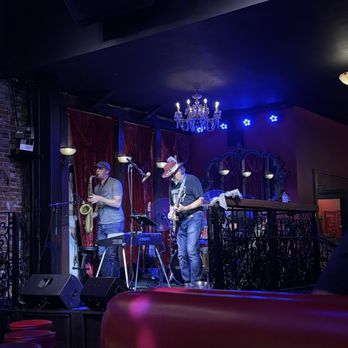 The Red Piano - Band playing on the stage - Cocktail Bars Near Me - Santa Barbara, California The Red Piano - Band playing on the stage - Cocktail Bars Near Me - Santa Barbara, California