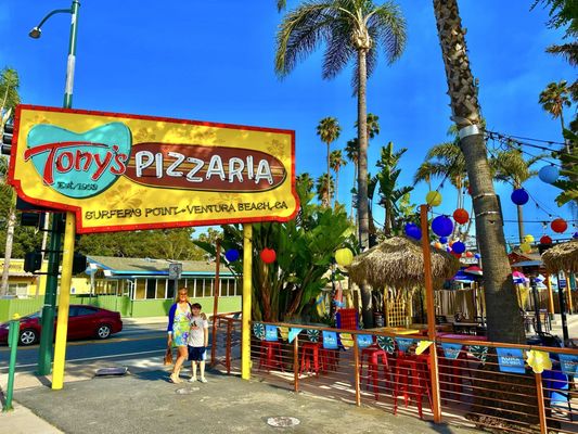 Tony's Pizzaria by null