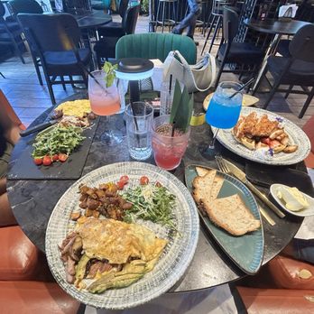 Barquila Tapas Cocktail Lounge - steak & eggs, steak omelette & Chicken Waffle. - Tapas Bars Near Me - Mamaroneck, New York