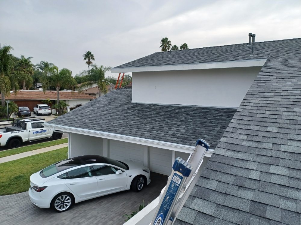 Slide of Everlasting Roofing Corp