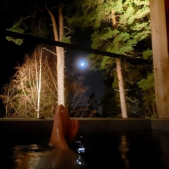 Yasuragi Hasseludden - Footsies enjoying the moon light - Day Spas Near Me - Saltsjö-boo, Alberta