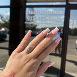 Nail Balance - Pink chrome nails by Nina