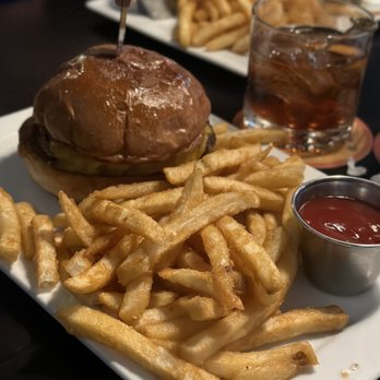 Morrison - HH Morrison Smash Burger with Fries - Gastropubs Near Me - Los Angeles, California Morrison - HH Morrison Smash Burger with Fries - Gastropubs Near Me - Los Angeles, California
