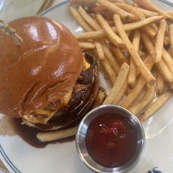 Simonette - Parisienne burger - French Near Me - Culver City, California Simonette - Parisienne burger - French Near Me - Culver City, California