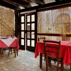 Le Rocce - Covered 'outdoor' seating