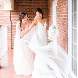 The Bronze Collective - Perfect bridal spray tan by @spraytansbystefani  Photo by Marie Violet Photography @malieosborn