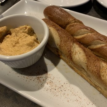 21st In Germantown - Pretzel bread and beer cheese - American Near Me - Louisville, Kentucky 21st In Germantown - Pretzel bread and beer cheese - American Near Me - Louisville, Kentucky