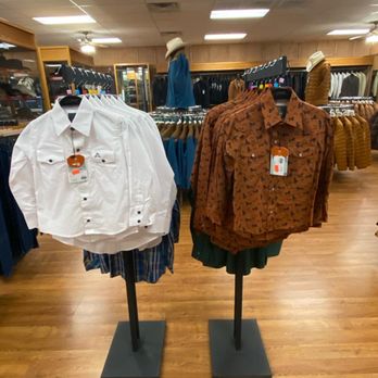 American Buckaroo - Descubre la última moda en camisas vaqueras en American Buckaroo en McAllen, perfectas para cualquier rodeo o evento country. - Men's Clothing Near Me - McAllen, Texas