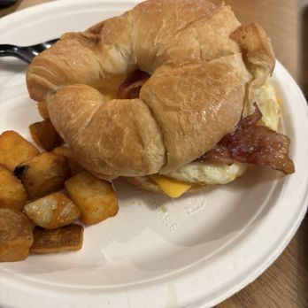 Stoney Creek Hotel La Crosse - Onalaska - Build your own breakfast sandwich - Hotels Near Me - Onalaska, Wisconsin Stoney Creek Hotel La Crosse - Onalaska - Build your own breakfast sandwich - Hotels Near Me - Onalaska, Wisconsin