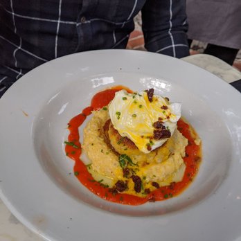 82 Queen - Crab cake Benedict - Southern Near Me - Charleston, South Carolina 82 Queen - Crab cake Benedict - Southern Near Me - Charleston, South Carolina