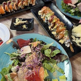 405 Thai & Sushi - Sushi Bars Near Me - North Hills, California