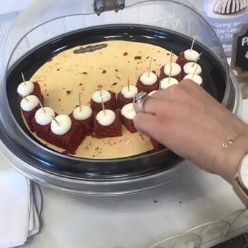 Nothing Bundt Cakes - Bakeries Near Me - Cincinnati, Ohio