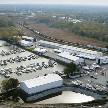 Marine Services Corp - Nice yard with plenty of slips, and indoor storage. - Boating Near Me - Dolton, Illinois