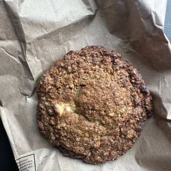 Henderson & Kane - Raisin macadamia cookie - Barbeque Near Me - Houston, Texas