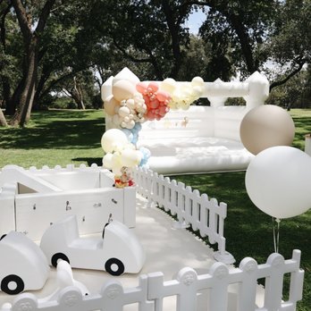 JEM Castles - Winnie the Pooh Theme - Bounce House Rentals Near Me JEM Castles - Winnie the Pooh Theme - Bounce House Rentals Near Me