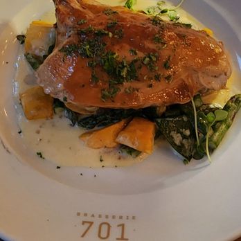 Brasserie 701 - Chicken breast, squash and asparagus - Brasseries Near Me - Montreal, Quebec Brasserie 701 - Chicken breast, squash and asparagus - Brasseries Near Me - Montreal, Quebec