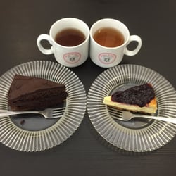 Sugar & Spice Bakery - Fudge Cake e Cheese Cake ai frutti di bosco con the...abbinati