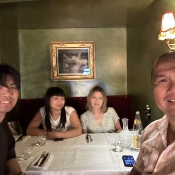 L'Escargot - Dining at their little veranda afforded privacy - French Near Me - Paris, 75 L'Escargot - Dining at their little veranda afforded privacy - French Near Me - Paris, 75