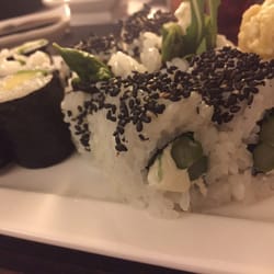 Misako Sushi - Spargel, Frischkäse und schwarzer Sesam, Avokado