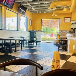 Eat Crispy Burger - Seating area