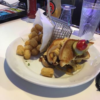 Dave & Buster's Ala Moana - Short Rib Cheesy Mac Stack $13.29 / 1906 calories - Arcades Near Me - Honolulu, Hawaii