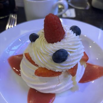 Auberge - Pavlova with lemon curd - Breakfast & Brunch Near Me - Zionsville, Indiana Auberge - Pavlova with lemon curd - Breakfast & Brunch Near Me - Zionsville, Indiana