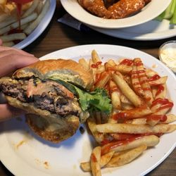 Cuzzy's Bar & Grill - The classic Hamburger