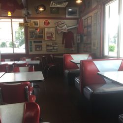 Bulldog's Restaurant & Catering - Interior of restaurant is filled 50s decor and is diner!!! Looks great!!!