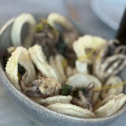 Nino’s Beach - Crispy Calamari