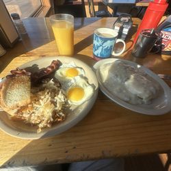 Pop's Place Family Restaurant - Breakfast plate and biscuits & gravy
