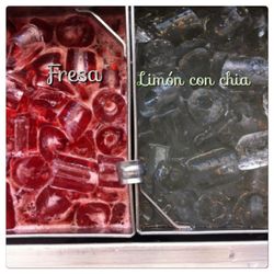 La Michoacana - Agua Fresca de Fresa y Limón con chia