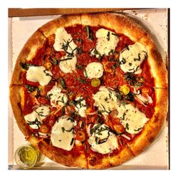 Crushed Pizzeria - Superb 16" Margherita @ Crushed Pizzeria Chicago, IL Simply Hand Tossed Artesian Thin Crust Pizzas & Salads! Nice Quick Service. Cool!