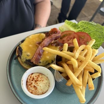 Mala Ocean Tavern - Wagyu Burger - Seafood Near Me - Lahaina, Hawaii