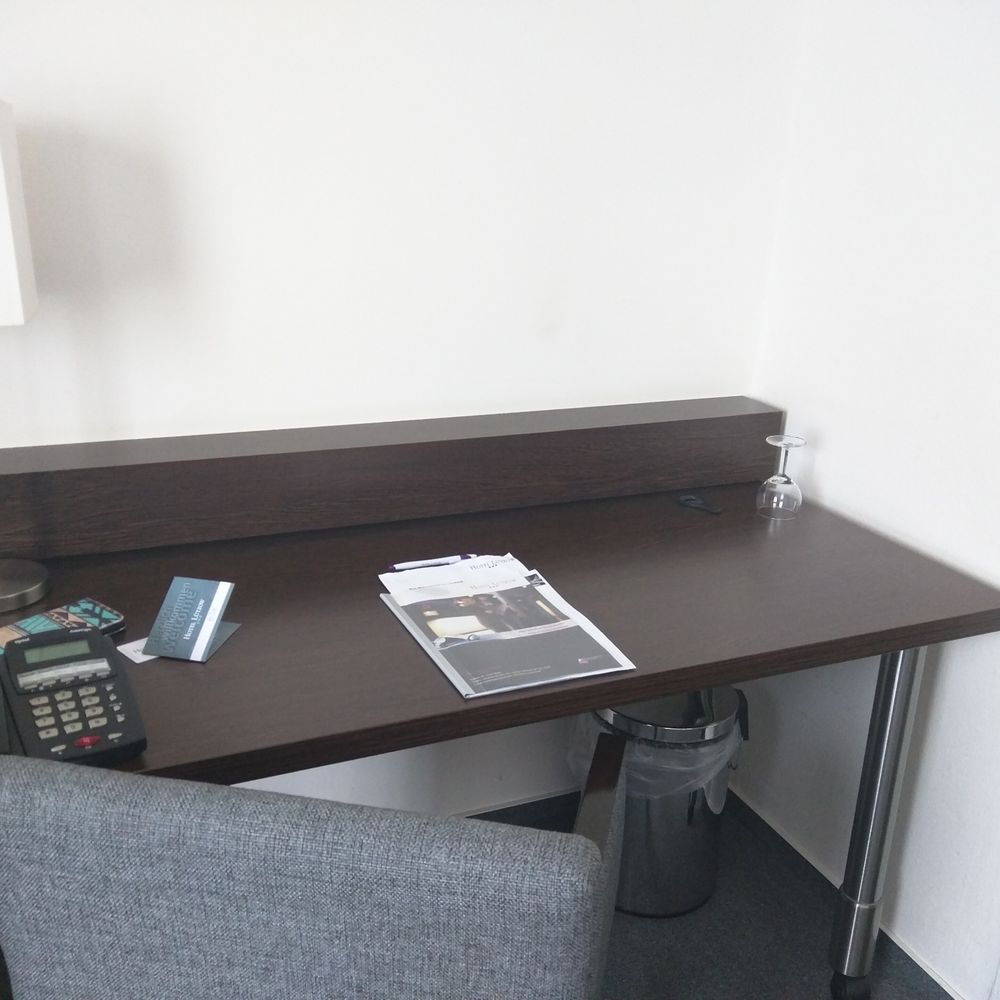 Hotel Lützow - Desk. - Hotels Near Me - Berlin, BE
