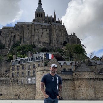 Le Mont Saint Michel - Men's Clothing Near Me - Paris, 75