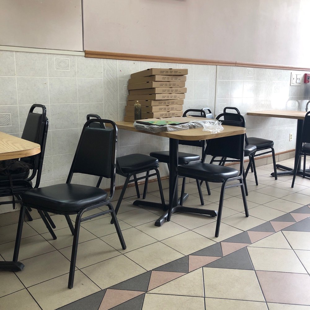 City Pizza - Dirty tables - Pizza Near Me - Hartford, Connecticut