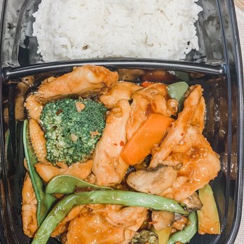 Dragon Palace Of North Kingston - Hunan Chicken You get more food than this. I just put my leftovers in this container. Love all the veggies in it. Would order it spicier. - Japanese Near Me - North Kingstown, Rhode Island