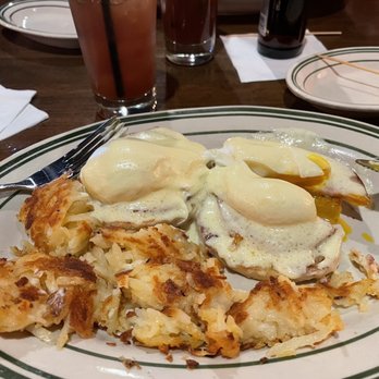 Me & Julio - Eggs Benedict and cheesy hash browns - Bars Near Me - Hastings, Minnesota Me & Julio - Eggs Benedict and cheesy hash browns - Bars Near Me - Hastings, Minnesota
