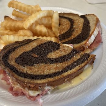 Will's Grill - Reuben Sandwich - American Near Me - Lawrenceburg, Indiana Will's Grill - Reuben Sandwich - American Near Me - Lawrenceburg, Indiana
