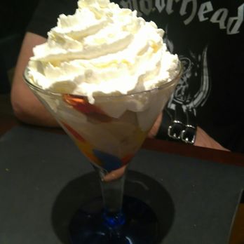 Le Carnot - Glace black label: une boule de glace vanille et une de Jack Daniels avec de la chantilly - French Near Me - Wimereux, 62