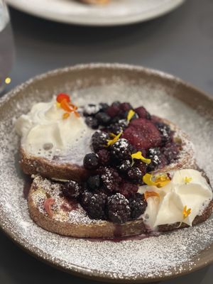 ēst Restaurant by null