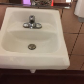 El Merendero - Clean bathroom at Gary Street, Pomona - Mexican Near Me - Pomona, California El Merendero - Clean bathroom at Gary Street, Pomona - Mexican Near Me - Pomona, California