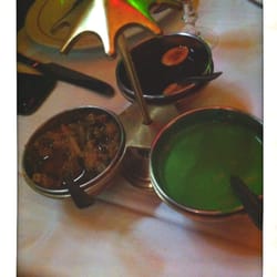 3 sauces d'entrée : sucrée, menthe et piquante