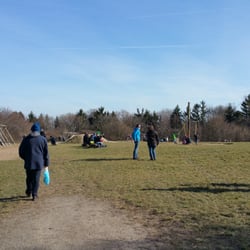 Waldspielplatz Steinhofgründe - Lots of space to run, fly a kite, or  play ball.
